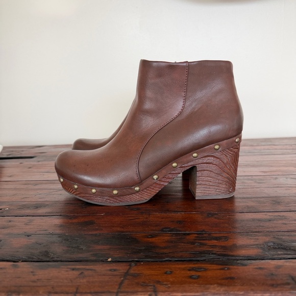 Korks by Kork-Ease Platform Boots. Size 8. - Picture 2 of 11